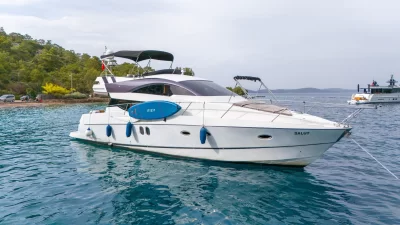 Salut Motor - Yacht