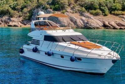 Queen Yacht