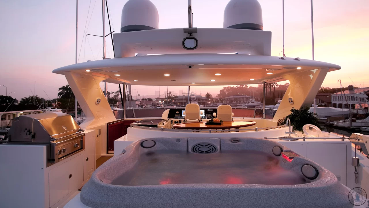 Flybridge Özelliği: Motoryatlar İçin Lüks ve Fonksiyonun Birleşimi